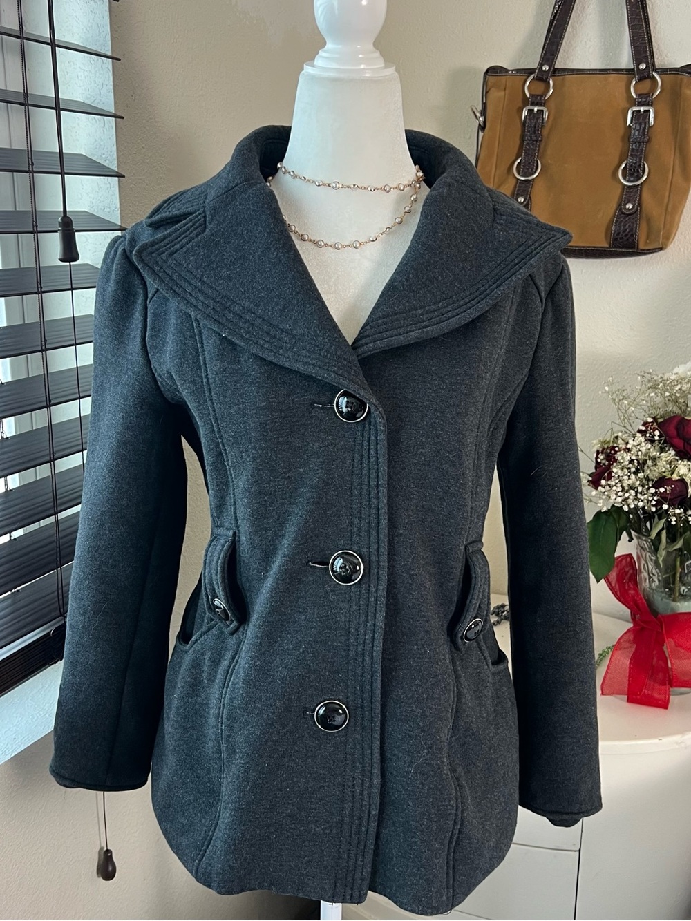 Gorgeous Kenneth Cole coat jacket